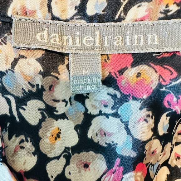 Daniel Rainn High Low Split Neck Floral Blouse Size Medium - Picture 8 of 9